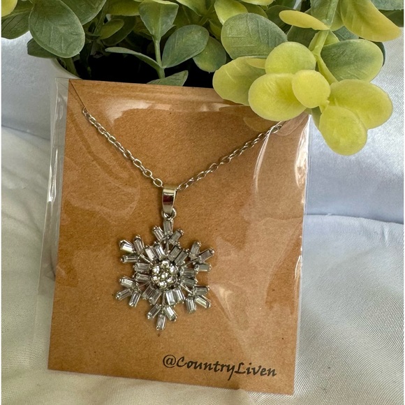 🆕 Silver Crystal Snowflake - Picture 3 of 6